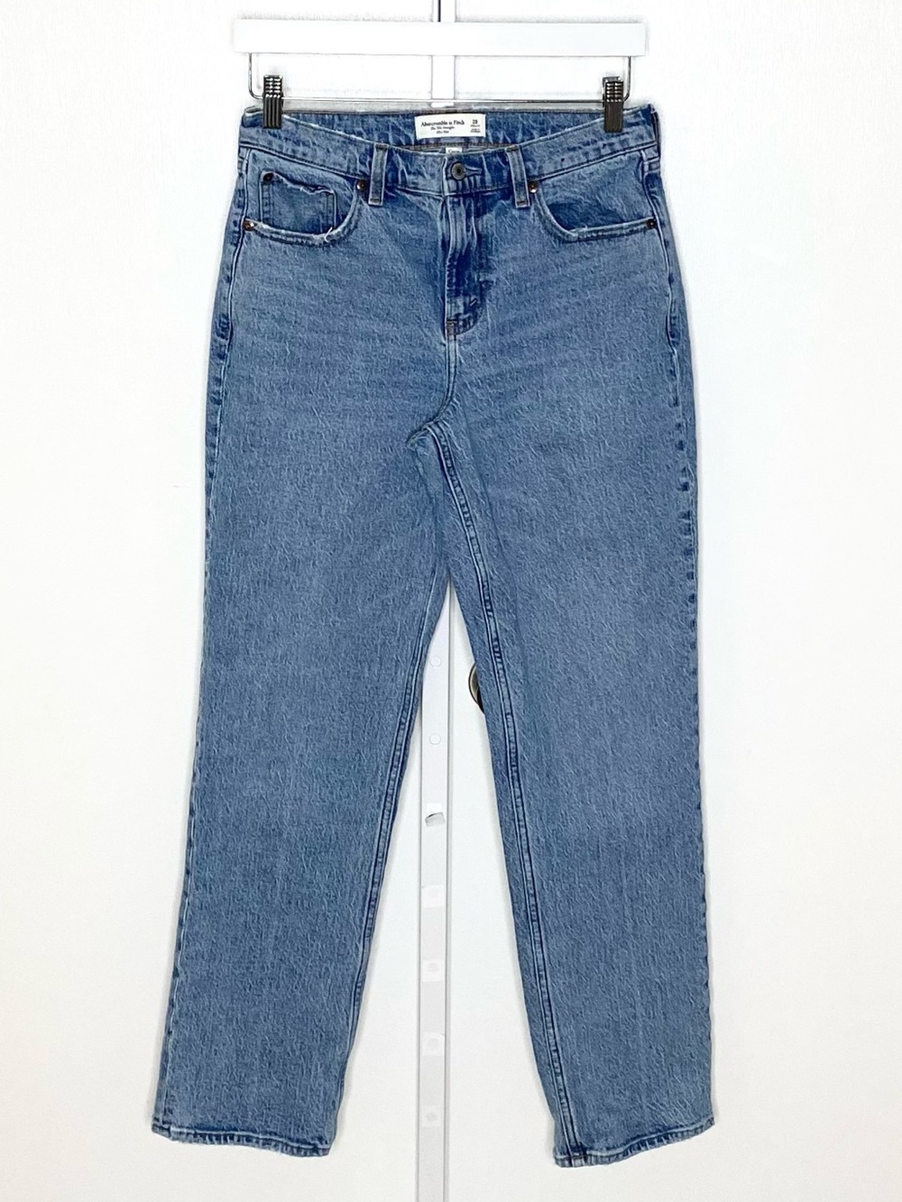 Abercrombie & Fitch | Medium-Wash Curve Love The ‘90s Straight Mid-Rise Jeans 28